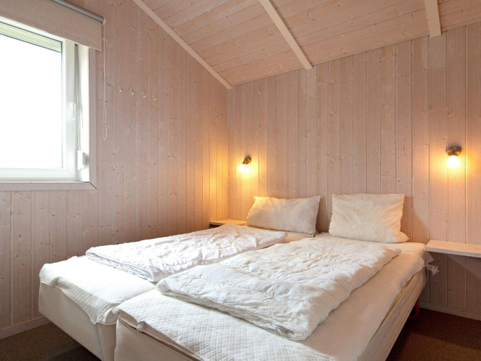 Bedroom 2, person holiday home in GROEMITZ, Ostholstein