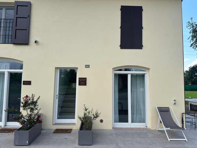 Others 4, Villa Iris, Modena