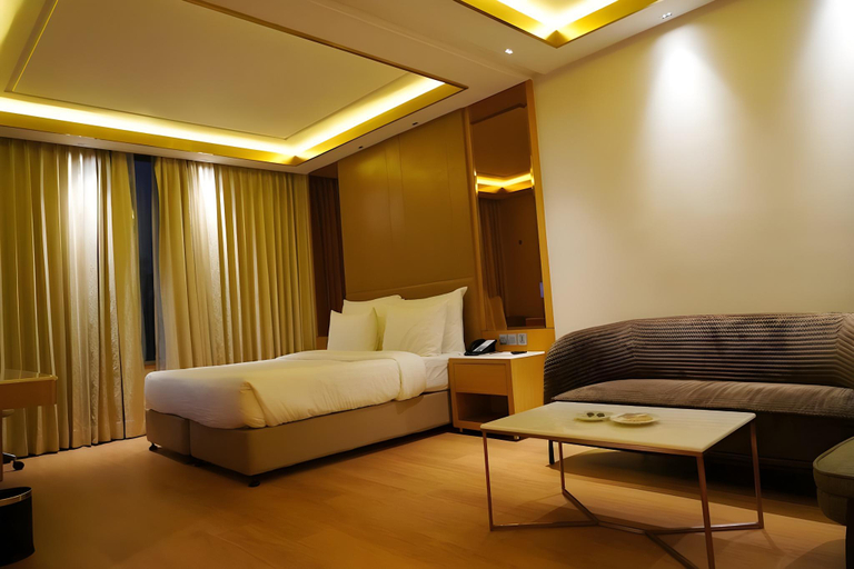 Bedroom 3, Nirvana Luxury Hotel, Ludhiana
