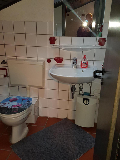 Bathroom 2, Lissendorf Forest View Lodge, Vulkaneifel