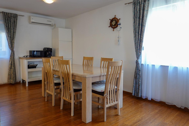 Others 4, Apartments Nikolina, Posedarje