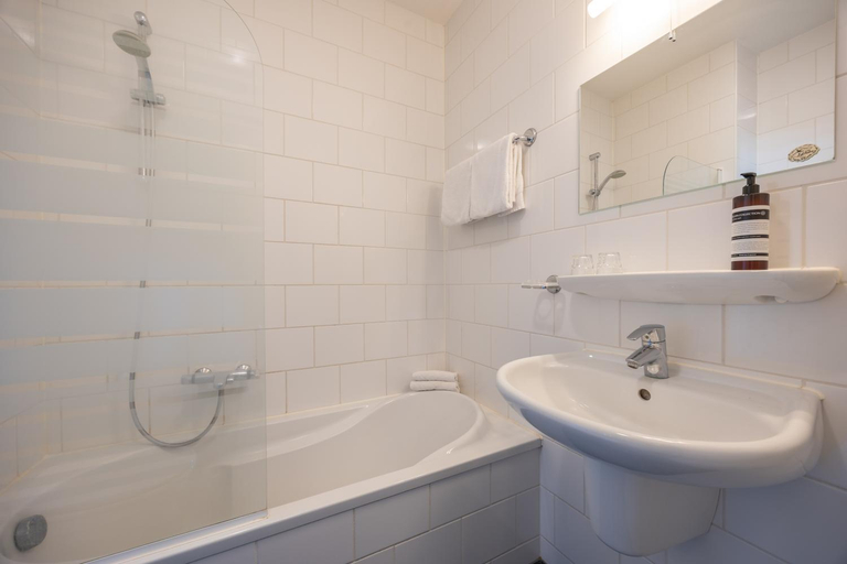Bathroom 3, Amrâth Hotel Media Park – Hilversum, Hilversum