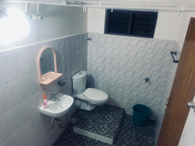 Bathroom 2, Homestay - Heaven Aumgarden, Thiruvananthapuram