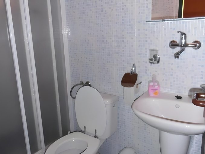 Bathroom 2, Zeleny Dom, Prievidza