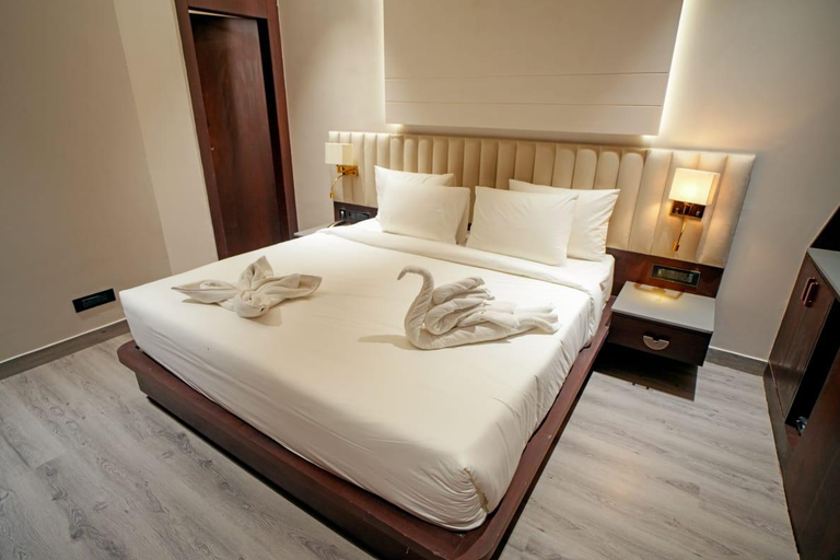 Bedroom, Hotel Midas Inn Mathura, Mathura