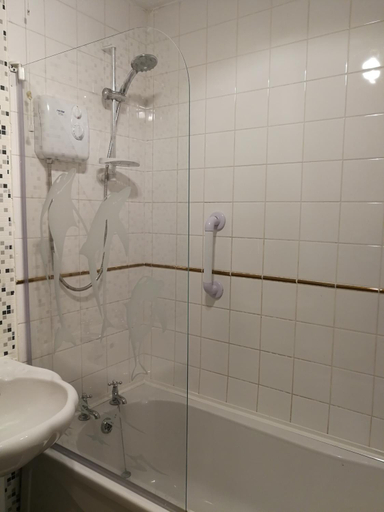 Bathroom 5, Glasgow Double Room Free Parking, Glasgow