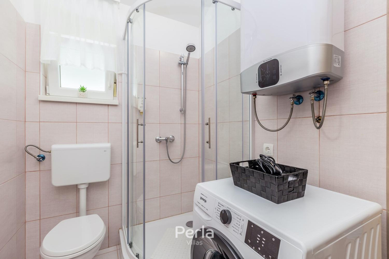 Bathroom, House CAPRI with heated pool and sea view, Dobrinj