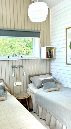 Bedroom 2, Lilla huset Bed & Breakfast - countryside guesthouse, free parking, Örebro