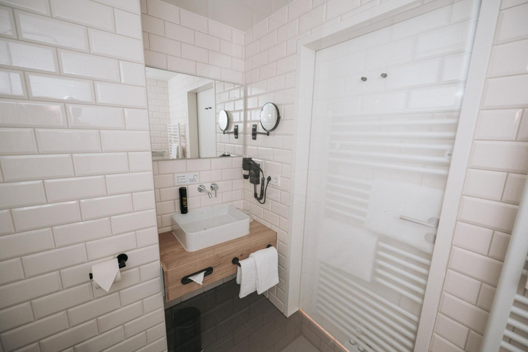 Bathroom 3, Alpengluhen Smart Hotel, Fürstenfeldbruck