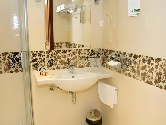 Bathroom 5, Hotel Beskid, Nowy Sącz City