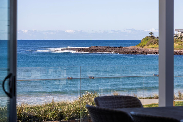 Others 2, Seabreeze on the Beach, Shellharbour