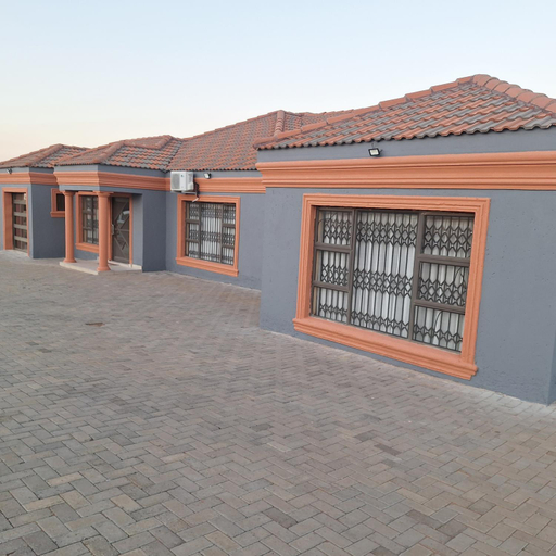 Others 5, Tshukudu e Ntsho, Bojanala
