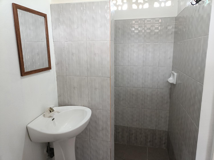 Bathroom 4, PalomaVilla Resort, Panglao