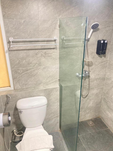 Bathroom 4, Kann Pattaya Hotel, Pattaya