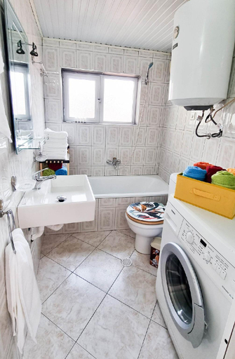 Bathroom 3, Liora's Place, Korçës