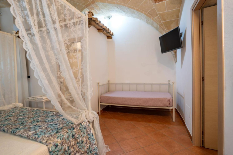 Others 5, LA ULIA by SALENTO OASIS, Lecce