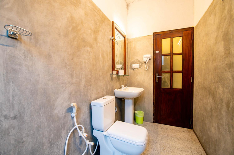 Others 4, Traveller's Villa, Ambagamuwa