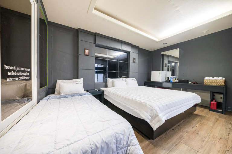 Bedroom 5, SongJeong coco hotel, Haeundae