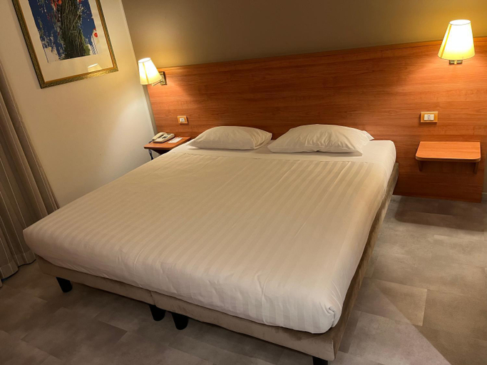 Bedroom 3, Hotel Re, Monza and Brianza