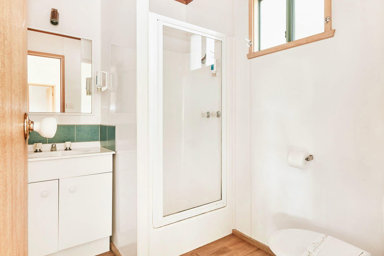 Bathroom 4, Torquay Foreshore Caravan Park, Surf Coast - East