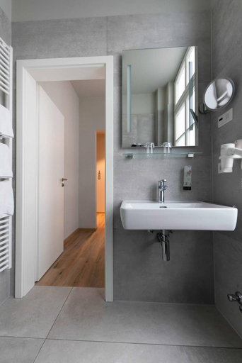 Bathroom 3, Hotel Friesenhof, Friesland
