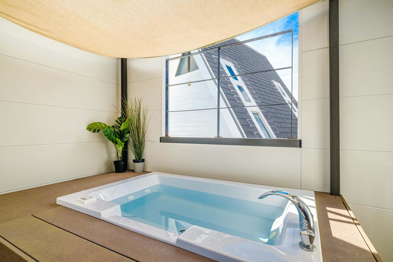 Bathroom 2, urban villa resort, Onna