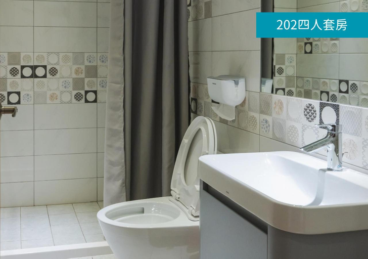 Bathroom 2, Romance Guest House, Chiayi County