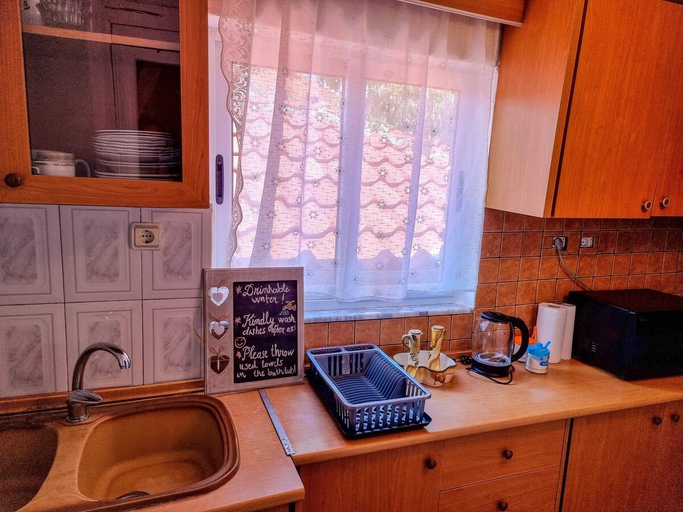 Others 5, Liora's Place, Korçës