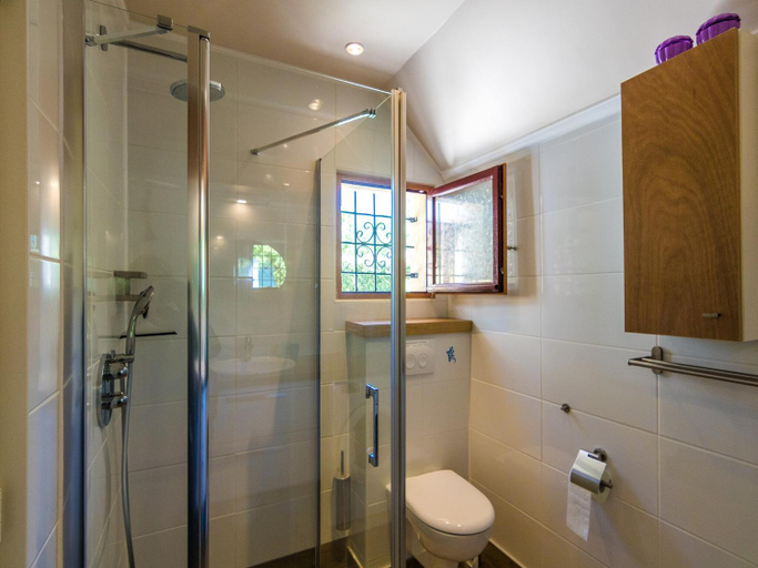 Bathroom 4, Family Home in Carsac-Aillac, Dordogne