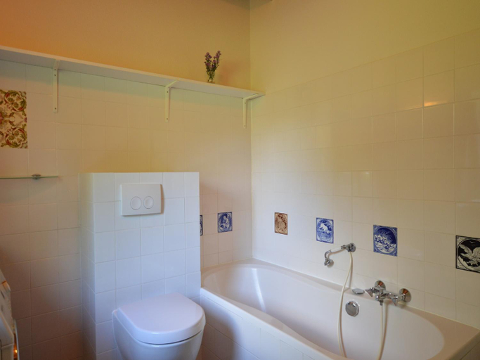 Bathroom 2, Family residence with large garden, Raalte