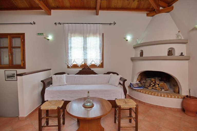Bedroom 4, Likavgies Comfort Maisonettes, Thessaly