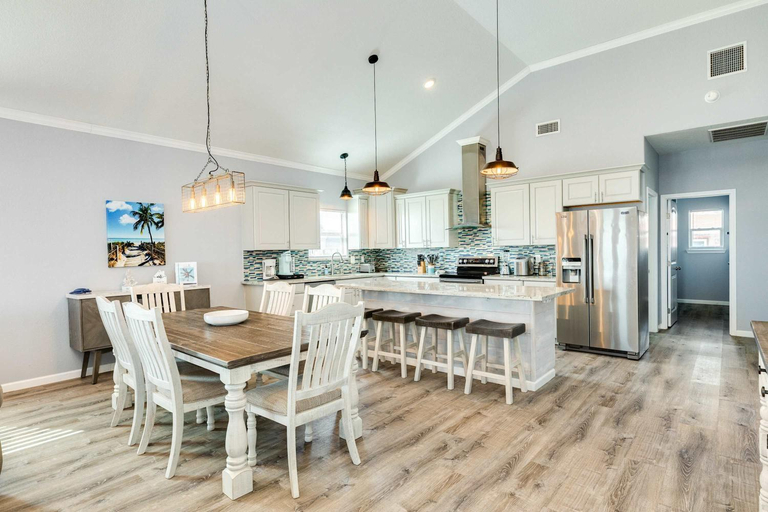 Others 5, Sharks Tooth Beachfront, Brazoria