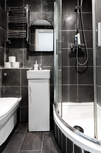 Bathroom 3, Harrow Road Vibrant Apartments!, London