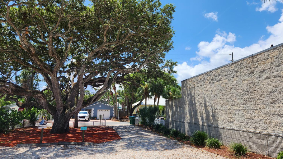 Exterior & Views 1, Inn on the Avenue, Volusia