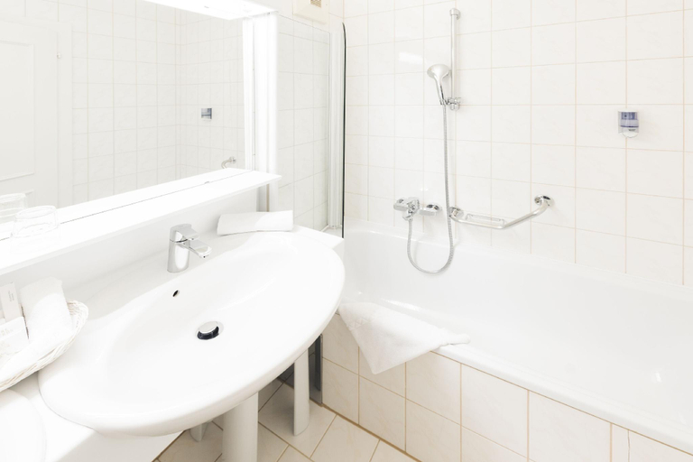 Bathroom 4, Waldhof Fuschlsee Resort, Salzburg Umgebung