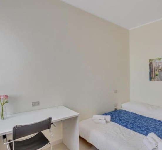 Others 3, L’orchidea rooms, cucina e bagno in comune, Bari