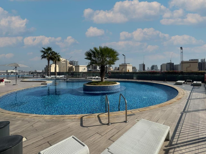 Sport & Beauty 2, Stunning Furnished Studio in Bloom Tower, JVC, Dubai