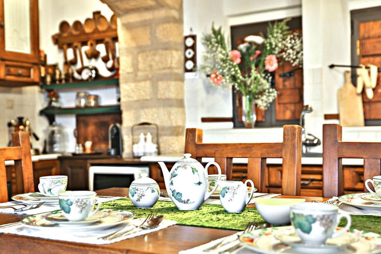 Food & Drinks 5, Four Seasons Stonework Castle, Attica