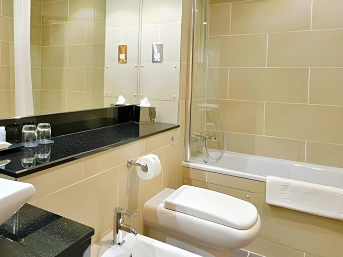 Bathroom 5, Rox Hotel Aberdeen by Compass Hospitality, Aberdeen