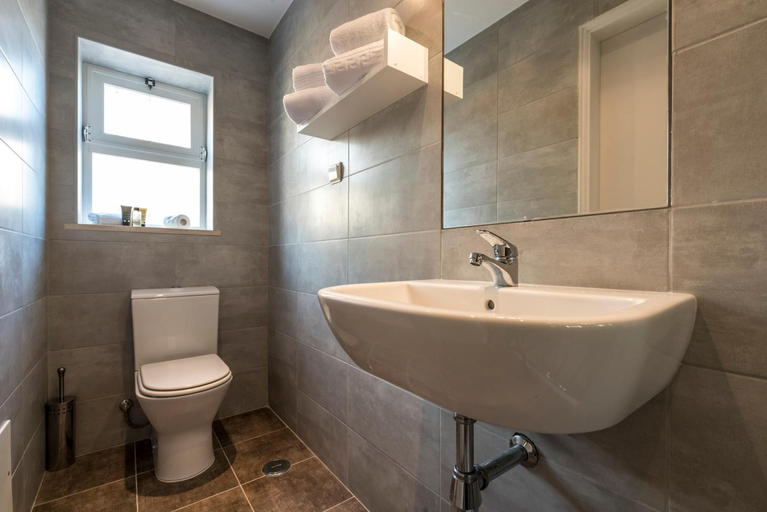 Bathroom 1, Lagos Village, Lagos