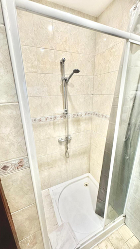 Bathroom 2, Homies Inn, Lubliniec