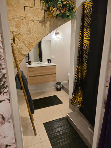 Bathroom, Chez Karine - Appartement, Gard