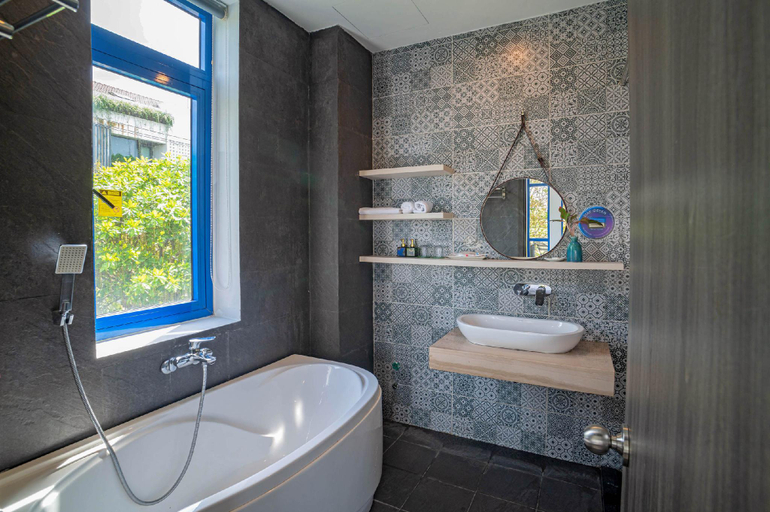 Bathroom 2, VIVIAN BLUE HOI AN POOL VILLAS, Da Nang
