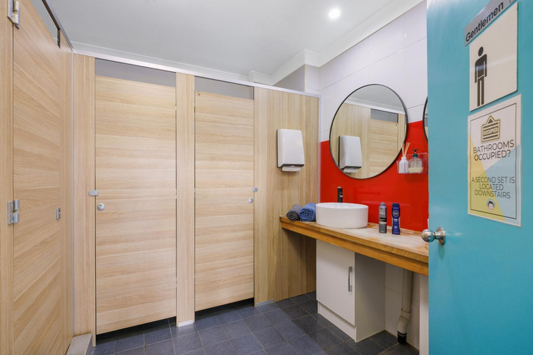 Bathroom 3, Mad Monkey Hostel Coogee Beach, Sydney