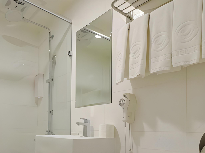 Bathroom 5, Hotel Puri Taipei Station Branch, Taipei City