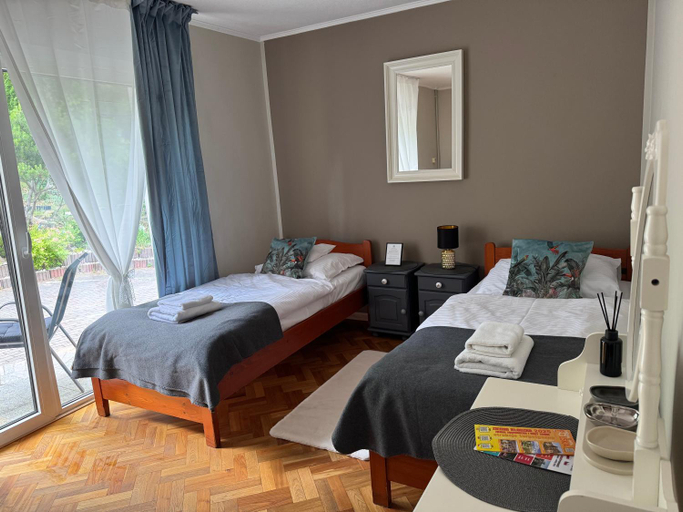 Bedroom 2, Jasminowy Dwor Pensjonat, Kłodzko