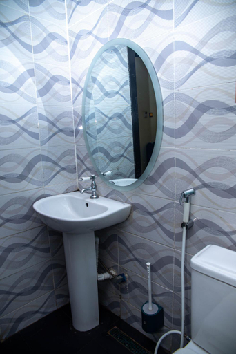 Bathroom 4, Buddiez Hotel & Resort, Enugu North