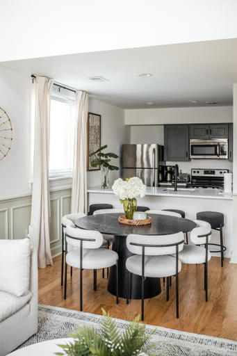 4, 360 King, Charleston