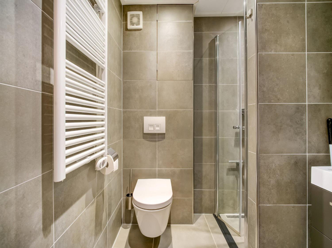 Bathroom 3, Apartment Noordwolde Rural Retreat, Weststellingwerf