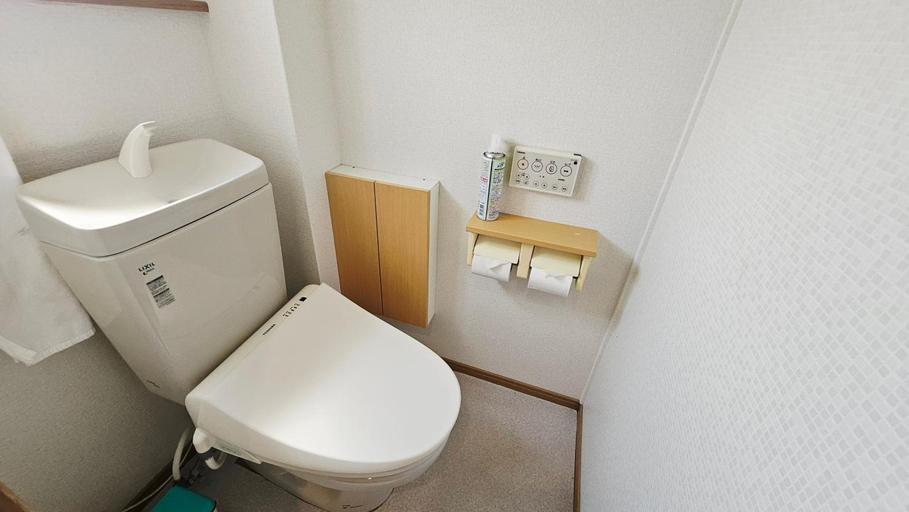 Bathroom 2, Royce Hanazono, Kyoto